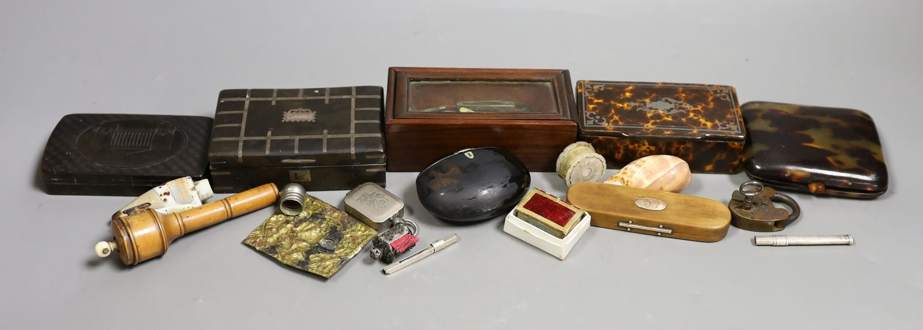 A quantity of various collectables to include a Victorian cased gilt metal etui a 9ct gold mounted boxwood toothpick case, various snuff boxes, miniature penknives, enamelled decanter labels etc.